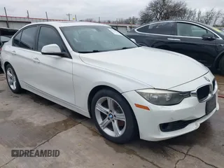 2013 BMW 3 Series 328i z VIN WBA3A5G52DNP21676, wystawiony jako IAAI lot #41561629 z przebiegiem 93 395 mil mil oraz . Historia ofert i sprzedaży dostępna na DreamBid. Obrazek 1.