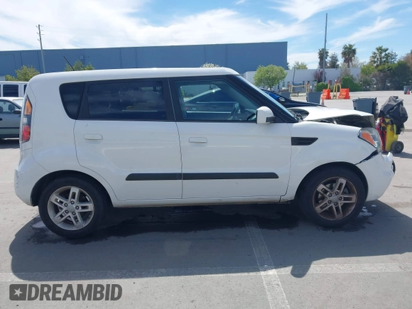2010 Kia Soul + with VIN KNDJT2A21A7128666, listed as a IAAI auction lot 42019160 with 113,198 mi miles. Bid and sale history available at carsss.com. Image 13.