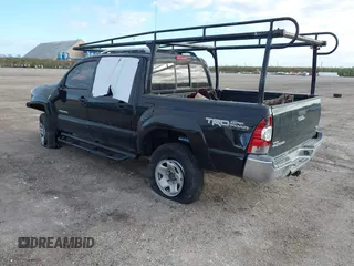 2013 Toyota Tacoma z VIN 3TMLU4ENXDM112109, wystawiony jako IAAI lot #41088524 z przebiegiem 128 120 mil mil oraz . Historia ofert i sprzedaży dostępna na DreamBid. Obrazek 3.
