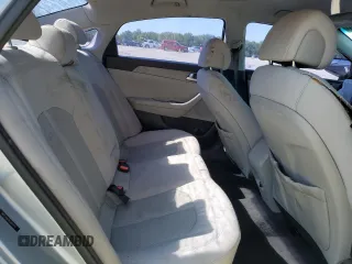 2015 Hyundai Sonata SE z VIN 5NPE24AF8FH011172, wystawiony jako Copart lot #57986235 z przebiegiem Nie podano mil oraz Czysty tytuł • Clean title. Historia ofert i sprzedaży dostępna na DreamBid. Obrazek 10.