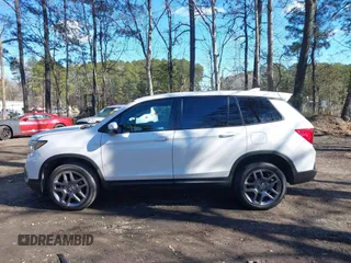 2023 Honda Passport EX-L z VIN 5FNYF8H56PB037470, wystawiony jako IAAI lot #41330084 z przebiegiem Nie podano mil oraz . Historia ofert i sprzedaży dostępna na DreamBid. Obrazek 13.