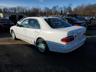 2000 Mercedes-Benz E-Class AWD with VIN WDBJF82G1YX028712, listed as a Copart auction lot 43983315 with 201,037 mi miles and Salvage Title. Bid and sale history available at carsss.com. Image 2.