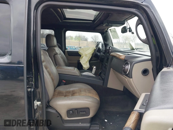 2005 Hummer H2 SUV z VIN 5GRGN23UX5H106375, wystawiony jako IAAI lot #41997745 z przebiegiem 152 827 mil mil oraz . Historia ofert i sprzedaży dostępna na DreamBid. Obrazek 5.