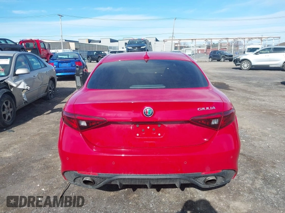 2019 Alfa Romeo Giulia z VIN ZARFAMAN7K7599097, wystawiony jako IAAI lot #41836010 z przebiegiem 32 011 mil mil oraz . Historia ofert i sprzedaży dostępna na DreamBid. Obrazek 14.