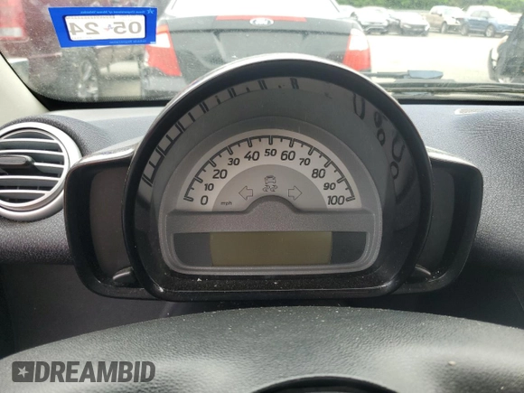 2014 Smart fortwo Pure z VIN WMEEJ3BA2EK733447, wystawiony jako Copart lot #53882735 z przebiegiem Nie podano mil oraz Tytuł czysty. Historia ofert i sprzedaży dostępna na DreamBid. Obrazek 9.