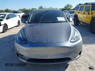 2025 Tesla Model Y Long Range with VIN 7SAYGDED7SA376233, listed as a IAAI auction lot 41777876 with 70 mi miles and . Bid and sale history available at DreamBid. Image 12.