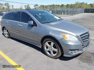 2011 Mercedes-Benz R-Class R 350 with VIN 4JGCB6FE0BA114232, listed as a IAAI auction lot 41876271 with 105,954 mi miles. Bid and sale history available at carsss.com. Image 1.