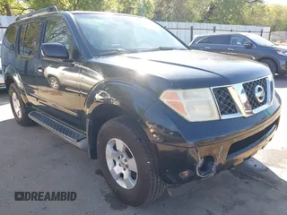 2007 Nissan Pathfinder S z VIN 5N1AR18U47C636190, wystawiony jako IAAI lot #42200265 z przebiegiem 228 221 mil mil oraz . Historia ofert i sprzedaży dostępna na DreamBid. Obrazek 1.