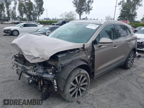 2019 Lincoln MKC Reserve with VIN 5LMCJ3C9XKUL09386, listed as a IAAI auction lot 41857681 with 66,101 mi miles and . Bid and sale history available at DreamBid. Image 18.