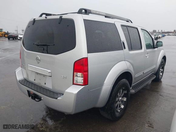2006 Nissan Pathfinder SE with VIN 5N1AR18U56C635693, listed as a IAAI auction lot 41507131 with 117,611 mi miles. Bid and sale history available at carsss.com. Image 4.