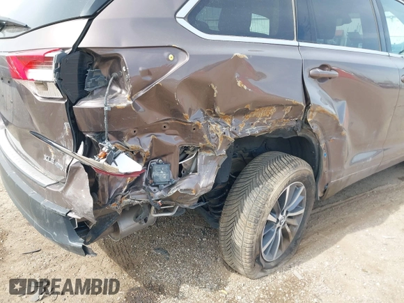 2017 Toyota Highlander XLE with VIN 5TDJZRFH4HS483304, listed as a IAAI auction lot 42134994 with 115,322 mi miles and . Bid and sale history available at DreamBid. Image 6.