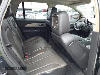 2011 Lincoln MKX z VIN 2LMDJ6JK2BBJ11331, wystawiony jako IAAI lot #42374155 z przebiegiem 196 576 mil mil oraz . Historia ofert i sprzedaży dostępna na DreamBid. Obrazek 8.