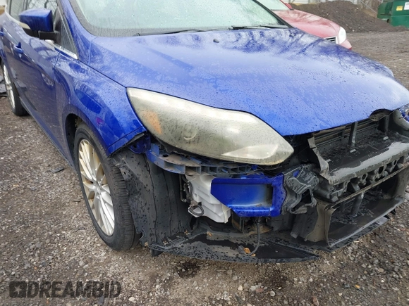 2014 Ford Focus Titanium with VIN 1FADP3J28EL240911, listed as a IAAI auction lot 42082812 with 144,625 mi miles. Bid and sale history available at carsss.com. Image 13.
