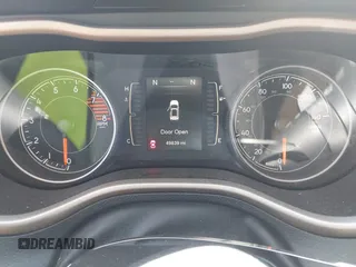2017 Jeep Cherokee Latitude z VIN 1C4PJMCS4HW582693, wystawiony jako IAAI lot #42642337 z przebiegiem 49 839 mil mil oraz . Historia ofert i sprzedaży dostępna na DreamBid. Obrazek 7.