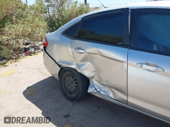 2015 Ford Fiesta S с VIN 3FADP4AJXFM190851, выставлен на аукционе IAAI как лот 42139415 с пробегом 112 733 миль миль и . История ставок и продаж доступна на DreamBid. Изображение 6.