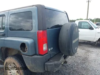 2007 Hummer H3 SUV with VIN 5GTDN13E078152249, listed as a IAAI auction lot 42086431 with 274,948 mi miles. Bid and sale history available at carsss.com. Image 6.
