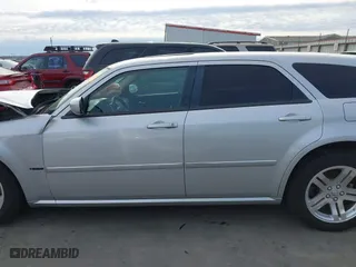 2007 Dodge Magnum R/T with VIN 2D4GV572X7H631139, listed as a IAAI auction lot 41230635 with 157,204 mi miles. Bid and sale history available at carsss.com. Image 15.