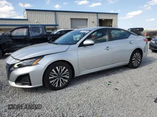 2023 Nissan Altima SV z VIN 1N4BL4DV7PN315975, wystawiony jako Copart lot #54652645 z przebiegiem 52 792 mil mil oraz Szkoda całkowita • Salvage title. Historia ofert i sprzedaży dostępna na DreamBid. Obrazek 1.