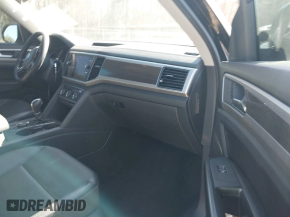 2018 Volkswagen Atlas SE z VIN 1V2LR2CA4JC582833, wystawiony jako IAAI lot #41452891 z przebiegiem 122 396 mil mil oraz . Historia ofert i sprzedaży dostępna na DreamBid. Obrazek 5.