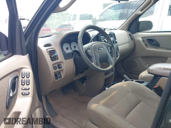 2002 Ford Escape XLT Choice with VIN 1FMYU03152KA93192, listed as a IAAI auction lot 42493314 with 181,962 mi miles and . Bid and sale history available at DreamBid. Image 5.