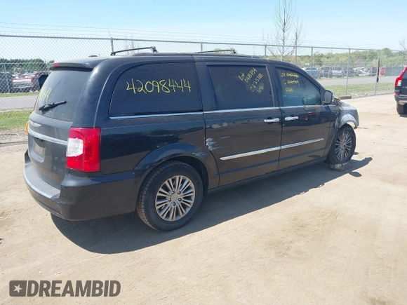 2016 Chrysler Town & Country Touring z VIN 2C4RC1CG6GR248203, wystawiony jako IAAI lot #42098444 z przebiegiem Nie podano mil oraz . Historia ofert i sprzedaży dostępna na DreamBid. Obrazek 4.