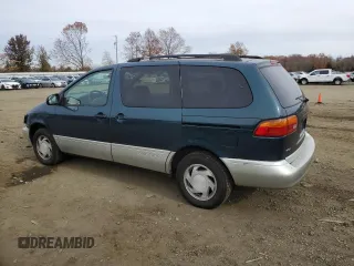 1998 Toyota Sienna LE with VIN 4T3ZF13C2WU002953, listed as a Copart auction lot 80202774 with 259,683 mi miles and Salvage Title. Bid and sale history available at carsss.com. Image 2.