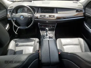 2013 BMW 5 Series 535i Gran Turismo xDrive z VIN WBASP2C59DC339798, wystawiony jako Copart lot #57228225 z przebiegiem 131 424 mil mil oraz Czysty tytuł • Clean title. Historia ofert i sprzedaży dostępna na DreamBid. Obrazek 8.