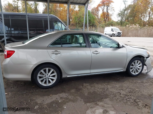 2014 Toyota Camry Hybrid LE with VIN 4T1BD1FK4EU106488, listed as a IAAI auction lot 40794286 with 98,911 mi miles. Bid and sale history available at carsss.com. Image 13.