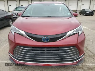 2021 Toyota Sienna Limited z VIN 5TDERKECXMS032404, wystawiony jako Copart lot #55144615 z przebiegiem 26 814 mil mil oraz Czysty tytuł • Clean title. Historia ofert i sprzedaży dostępna na DreamBid. Obrazek 5.