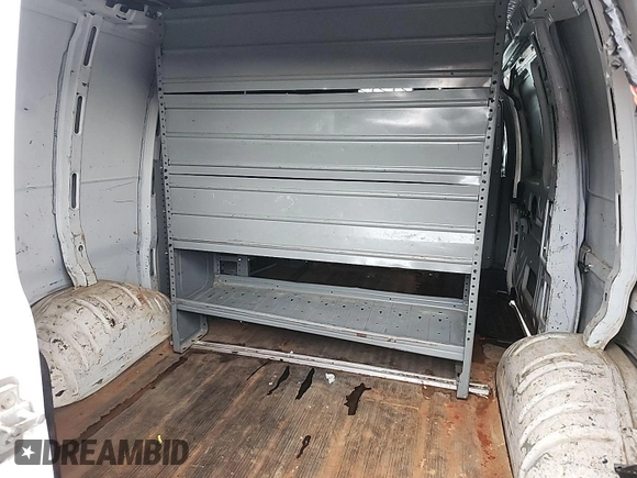 2012 Chevrolet Express Cargo z VIN 1GCWGFCAXC1173617, wystawiony jako IAAI lot #42561444 z przebiegiem 178 334 mil mil oraz . Historia ofert i sprzedaży dostępna na DreamBid. Obrazek 29.