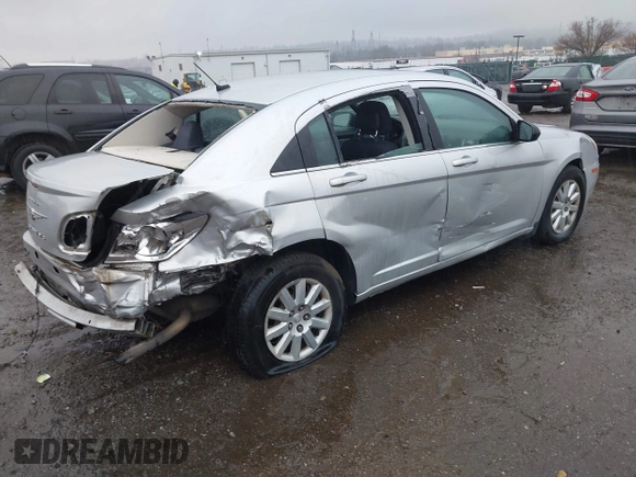 2010 Chrysler Sebring Touring z VIN 1C3CC4FB5AN128652, wystawiony jako IAAI lot #41863619 z przebiegiem 123 698 mil mil oraz . Historia ofert i sprzedaży dostępna na DreamBid. Obrazek 4.