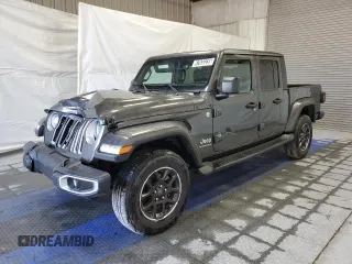 2023 Jeep Gladiator Overland z VIN 1C6HJTFGXPL560873, wystawiony jako Copart lot #47033235 z przebiegiem Nie podano mil oraz Tytuł czysty. Historia ofert i sprzedaży dostępna na DreamBid. Obrazek 1.