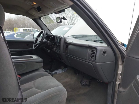 2003 Chevrolet Silverado 1500 LT with VIN 1GCEK19T33E268065, listed as a IAAI auction lot 41838254 with 247,179 mi miles. Bid and sale history available at carsss.com. Image 5.