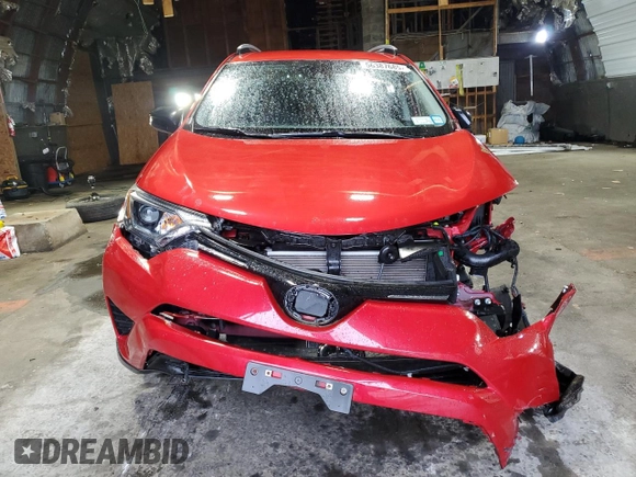 2017 Toyota RAV4 LE z VIN JTMBFREV7HJ123820, wystawiony jako Copart lot #56387685 z przebiegiem 35 008 mil mil oraz Szkoda całkowita • Salvage title. Historia ofert i sprzedaży dostępna na DreamBid. Obrazek 5.