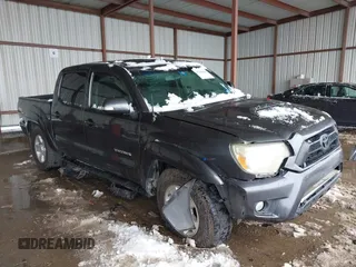 2013 Toyota Tacoma PreRunner z VIN 3TMJU4GN6DM153390, wystawiony jako IAAI lot #41300619 z przebiegiem 163 974 mil mil oraz . Historia ofert i sprzedaży dostępna na DreamBid. Obrazek 1.