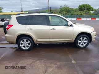 2010 Toyota RAV4 Limited z VIN JTMYK4DV0AD004537, wystawiony jako IAAI lot #40428467 z przebiegiem 77 589 mil mil oraz . Historia ofert i sprzedaży dostępna na DreamBid. Obrazek 14.