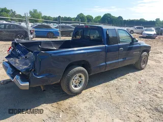 2000 Dodge Dakota with VIN 1B7GL22XXYS572706, listed as a IAAI auction lot 42211764 with 293,858 mi miles and . Bid and sale history available at DreamBid. Image 4.