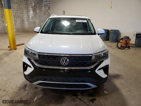 2022 Volkswagen Taos SE with VIN 3VVPX7B24NM013390, listed as a Copart auction lot 85519024 with 29,780 mi miles and Salvage Title. Bid and sale history available at carsss.com. Image 5.
