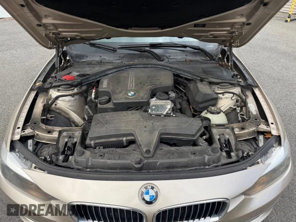 2014 BMW 3 Series 328i z VIN WBA3A5G5XENP33334, wystawiony jako Copart lot #65854585 z przebiegiem 93 359 mil mil oraz Czysty tytuł • Clean title. Historia ofert i sprzedaży dostępna na DreamBid. Obrazek 7.