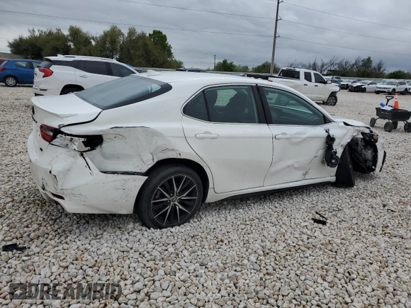 2022 Toyota Camry SE with VIN 4T1G11AK5NU624163, listed as a Copart auction lot 50743215 with 30,773 mi miles and Salvage Title. Bid and sale history available at carsss.com. Image 3.