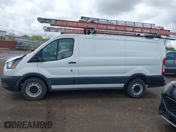 2021 Ford Transit Cargo z VIN 1FTYE1Y86MKA71783, wystawiony jako IAAI lot #42183454 z przebiegiem 53 405 mil mil oraz . Historia ofert i sprzedaży dostępna na DreamBid. Obrazek 14.