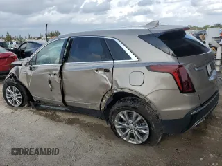 2022 Cadillac XT5 FWD Premium Luxury z VIN 1GYKNCRS4NZ179429, wystawiony jako Copart lot #47180195 z przebiegiem 45 649 mil mil oraz Nie do naprawy • Non repairable. Historia ofert i sprzedaży dostępna na DreamBid. Obrazek 2.