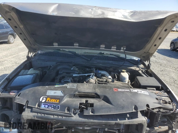 2005 GMC Sierra 2500HD SLE z VIN 1GTHK23205F973907, wystawiony jako Copart lot #57699575 z przebiegiem 229 412 mil mil oraz Szkoda całkowita • Salvage title. Historia ofert i sprzedaży dostępna na DreamBid. Obrazek 11.