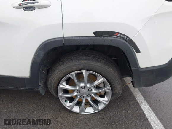 2021 Jeep Cherokee Latitude Lux z VIN 1C4PJMMX4MD221786, wystawiony jako IAAI lot #42432825 z przebiegiem 54 297 mil mil oraz . Historia ofert i sprzedaży dostępna na DreamBid. Obrazek 18.