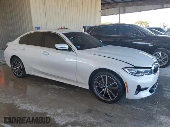2022 BMW 3 Series 330i with VIN 3MW5R1J08N8C44151, listed as a Copart auction lot 85958404 with 28,213 mi miles and Salvage Title. Bid and sale history available at carsss.com. Image 4.