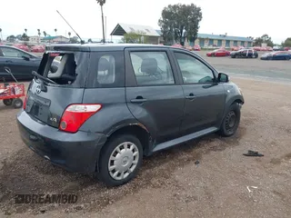 2006 Scion xA z VIN JTKKT604960145352, wystawiony jako IAAI lot #42048930 z przebiegiem 171 586 mil mil oraz . Historia ofert i sprzedaży dostępna na DreamBid. Obrazek 4.