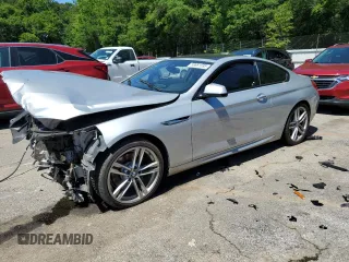 2015 BMW 6 Series 640i z VIN WBALW3C52FC892924, wystawiony jako Copart lot #56661595 z przebiegiem Nie podano mil oraz Szkoda całkowita • Salvage title. Historia ofert i sprzedaży dostępna na DreamBid. Obrazek 1.