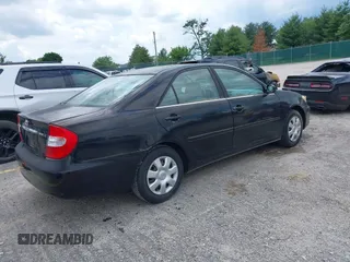 2002 Toyota Camry LE z VIN JTDBE32K420055676, wystawiony jako IAAI lot #42323221 z przebiegiem 286 891 mil mil oraz . Historia ofert i sprzedaży dostępna na DreamBid. Obrazek 4.