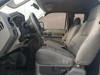 2010 Ford F-250 XL z VIN 1FTSX2BR4AEB37751, wystawiony jako Copart lot #62980735 z przebiegiem 294 465 mil mil oraz Czysty tytuł • Clean title. Historia ofert i sprzedaży dostępna na DreamBid. Obrazek 7.