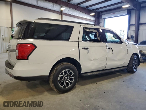 2024 Ford Expedition Max XLT with VIN 1FMJK1H8XREB02917, listed as a Copart auction lot 88500205 with 2,632 mi miles and Salvage Title. Bid and sale history available at DreamBid. Image 3.